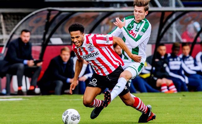 对手防线的 对手防线的