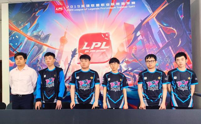 冠中功亏一 冠中功亏一